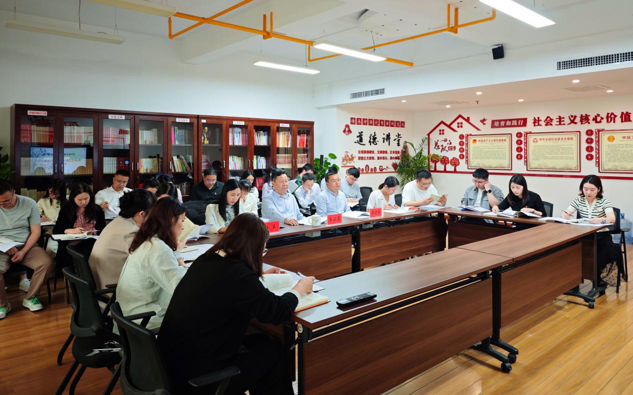 湖南調(diào)查總隊(duì)青年理論學(xué)習(xí)小組開展“傳承五四薪火  踐行清廉擔(dān)當(dāng)”專題學(xué)習(xí)暨讀書分享會